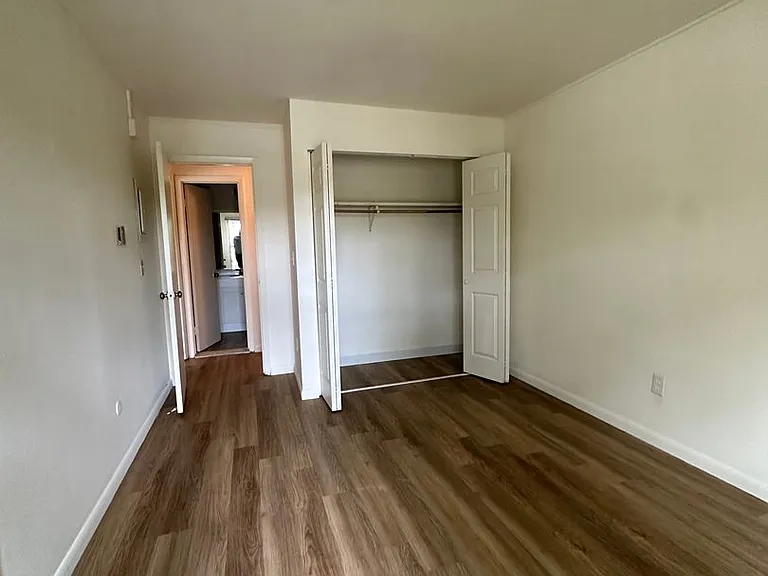 University Park Apartments near Cornell University — Photo 629
