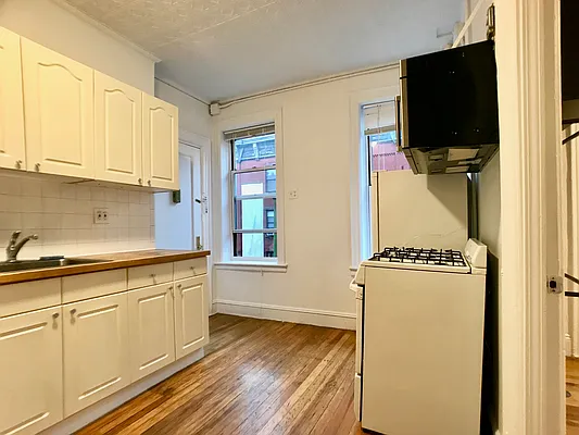 Rented by Building Equity Real Estate LLC | media 15