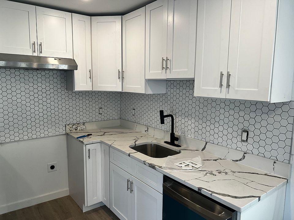 1st image of 1505 Essex Ave
