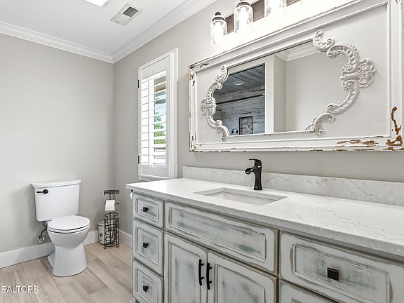 36th image of 401 Gholdston Dr