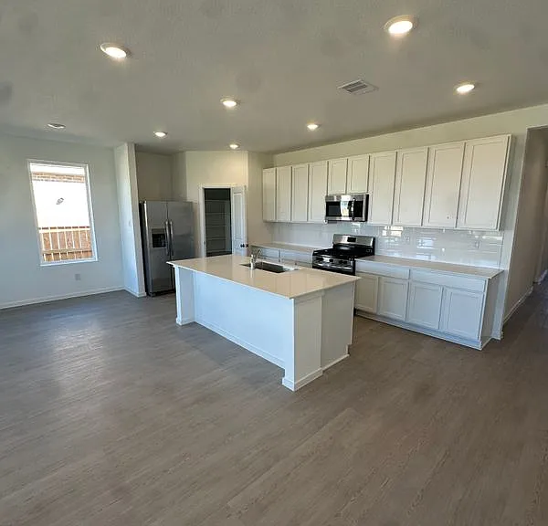 830 Heaven Dr — Photo 3