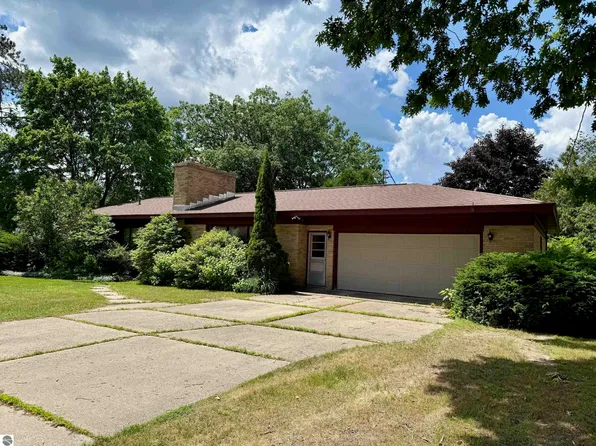 321 N Front St, Lake City, MI 49651