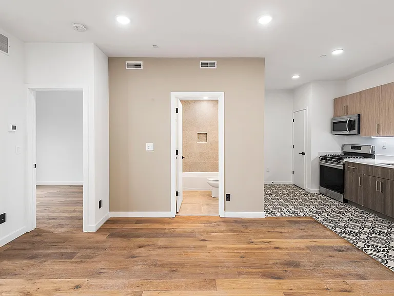 438 Memphis St #21 — Photo 2