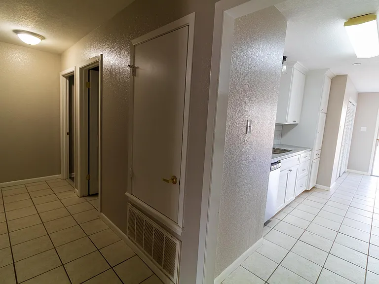 2245 Brighton Dr — Photo 11