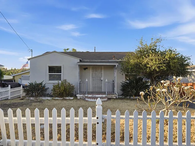 7620 Saranac Ave — Photo 1