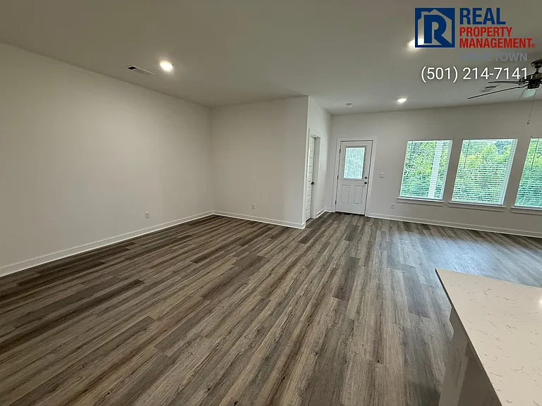 4340 Sloan Dr — Photo 3