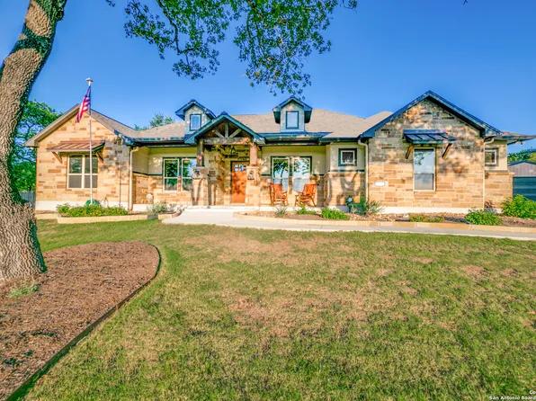 125 BOBBY LYNN DR, Adkins, TX 78101