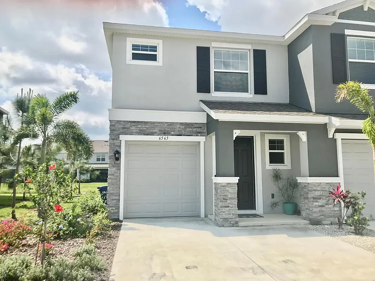 6565 Serenity Fall Ln — Photo 2