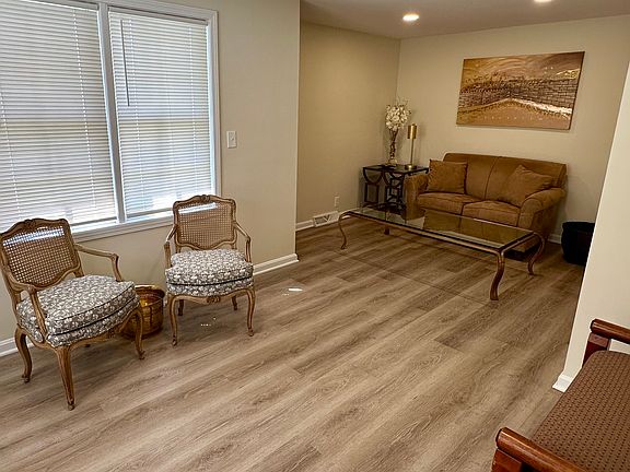 Quaint Family/Play Room