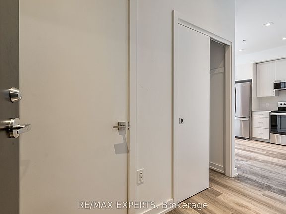 5th image of 430 Essa Rd #222