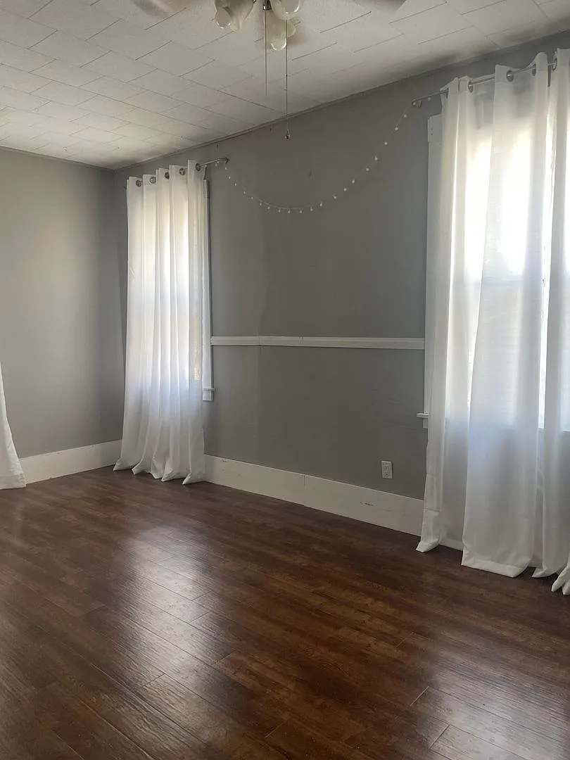 906 E Burlington Apartments! — Photo 3