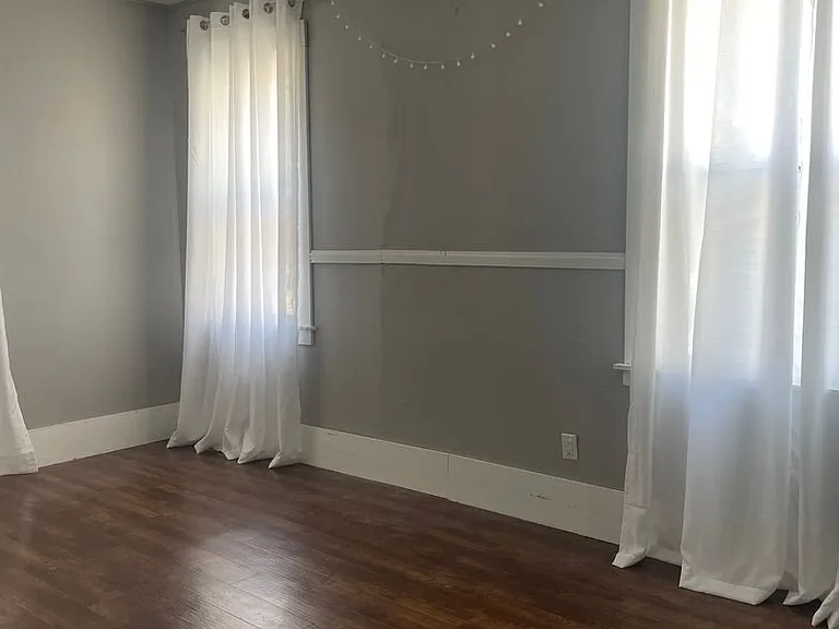906 E Burlington Apartments! — Photo 10