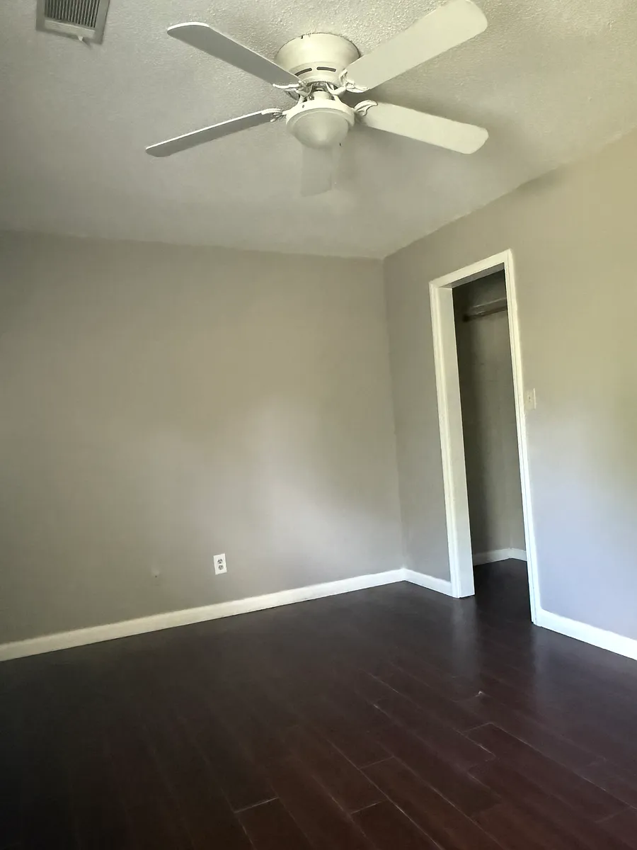 Building Photo - 160 Woodstone Cir