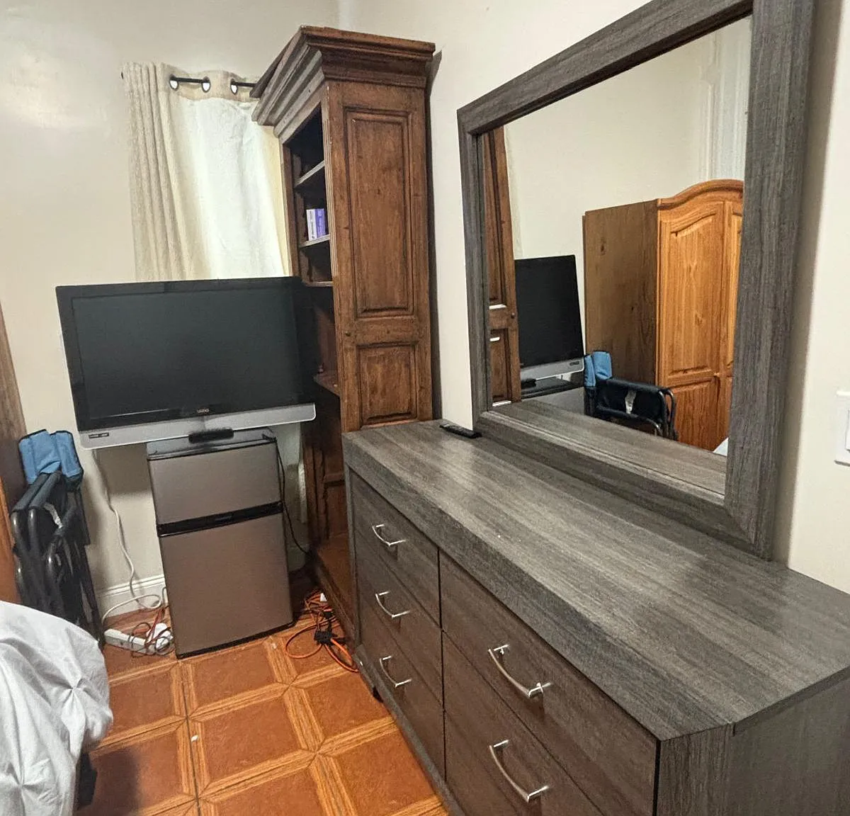 4 bed, 1630 sqft, $1,000 — Photo 2