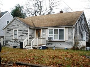 3 1st St, Wareham, MA 02571