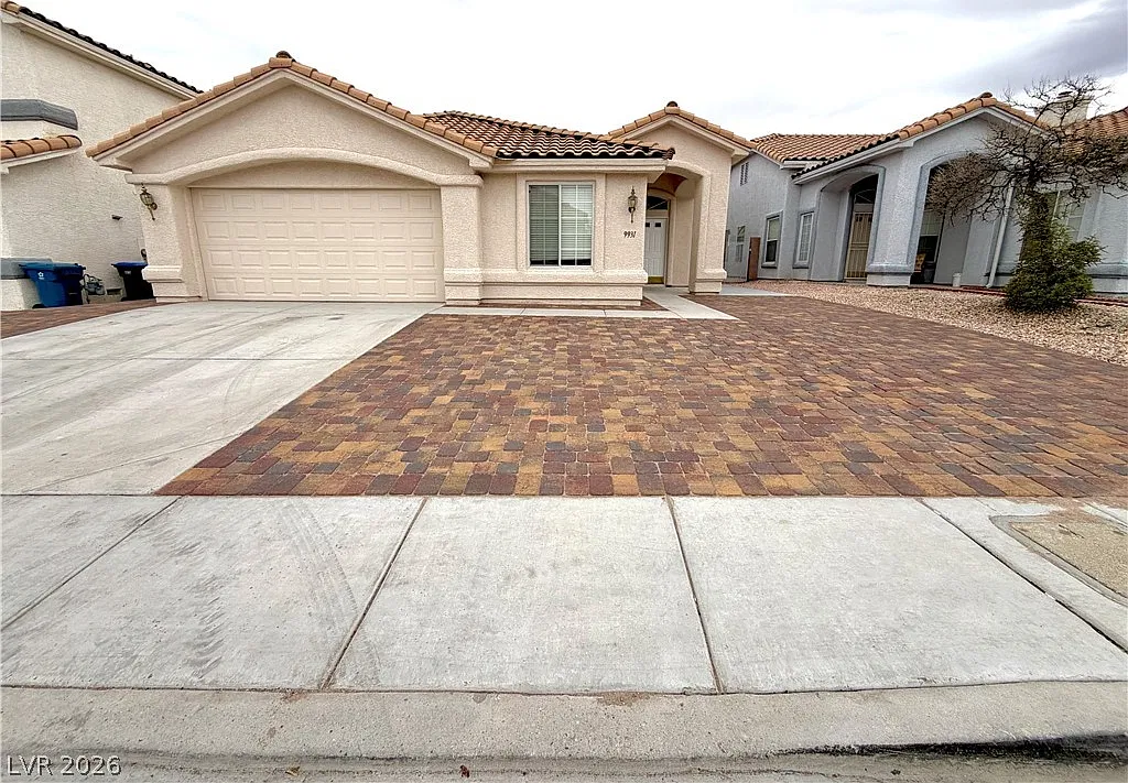 4 bed, 2.0 bath, 1905 sqft, $2,350 — Photo 3