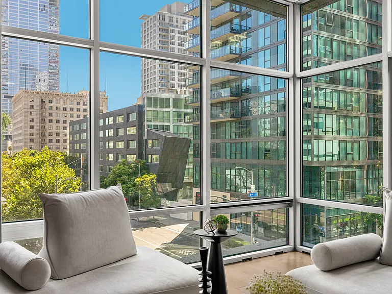 645 W 9th St #303 — Photo 16