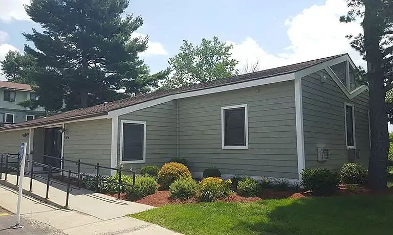 360 1/2 Tokeneke Rd — Photo 1