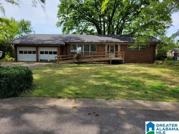 621 Beacon Dr, Fairfield, AL 35064