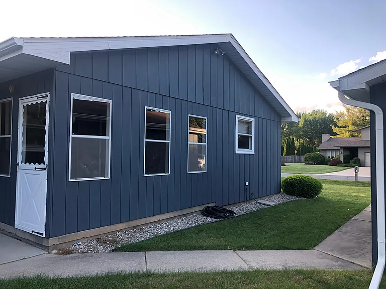 1702 Thunderbird Dr — Photo 2
