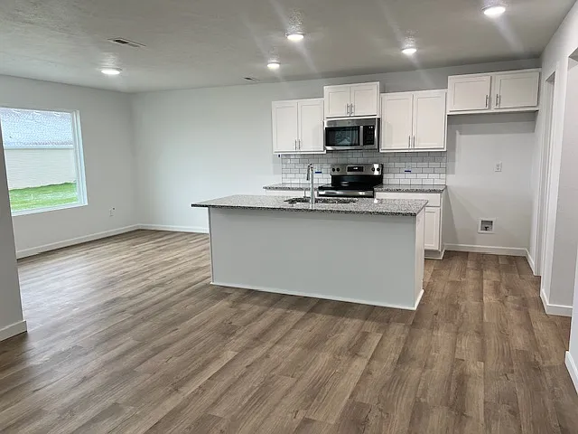807 Lambert Cir