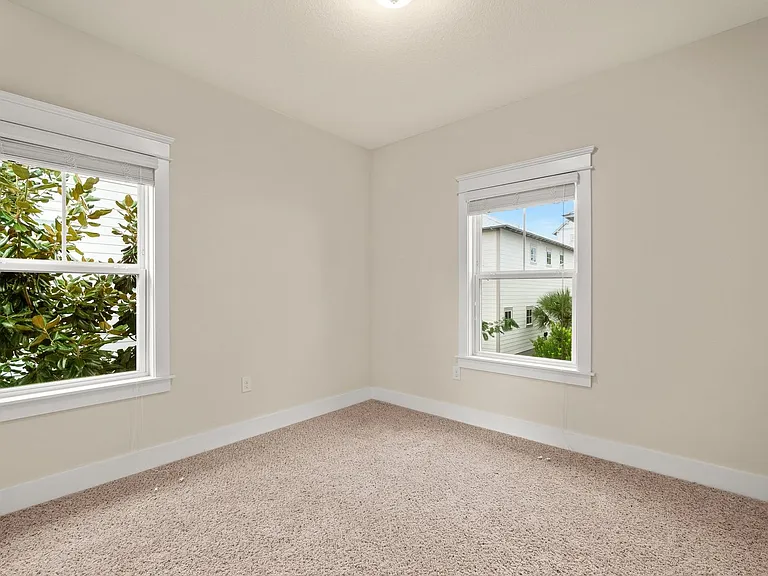 99 Grande Pointe Cir — Photo 16