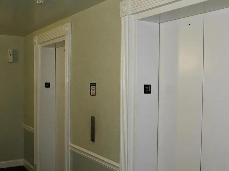 5565 Seminary Rd #208 — Photo 3
