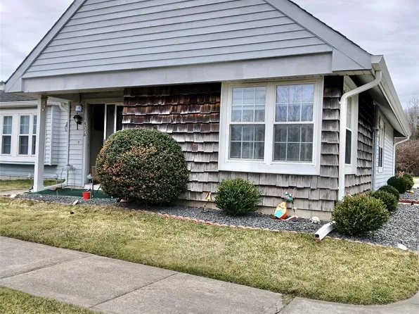 427 Aylesbury Court #A, Ridge, NY 11961