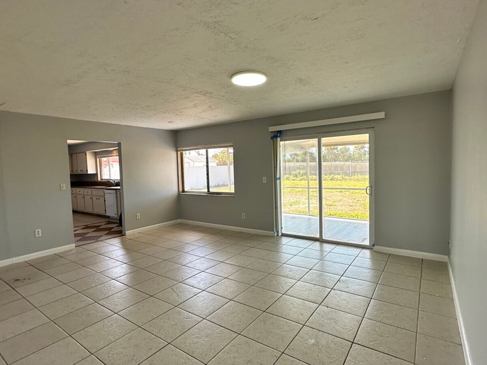 1st image of 1418 SE 23rd Ter