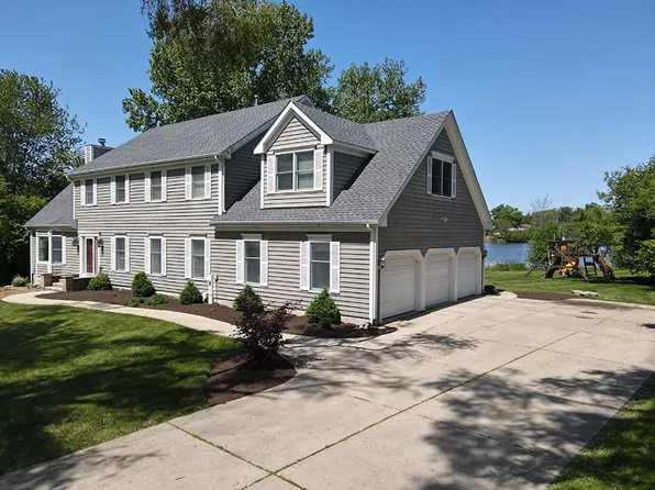 21017 N Crestview Dr, Barrington, IL 60010