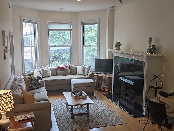 2nd image of 2764 N Lincoln Ave APT 3
