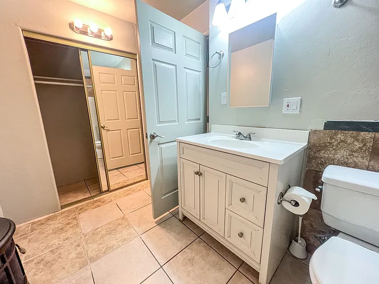 626 S Park Cir — Photo 5