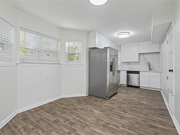 4th image of 224 Simmons Dr