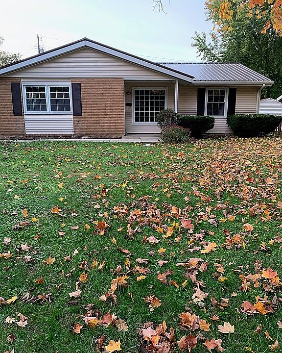 1st image of 94 Essex Cir