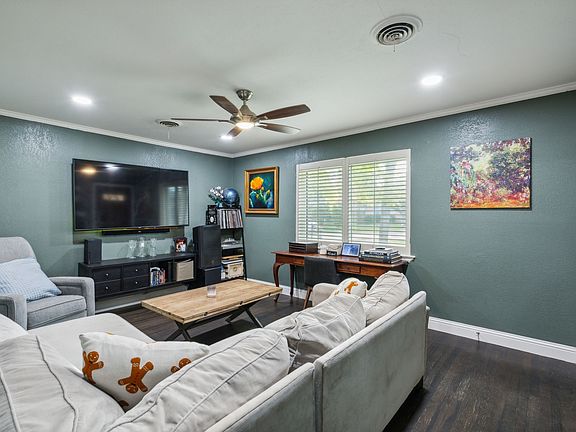 4th image of 8938 Angleton Pl