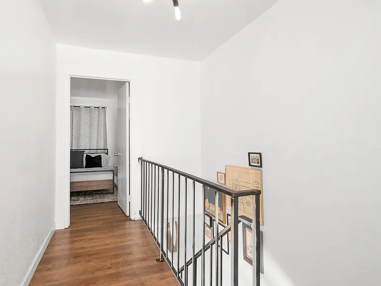 833 Wensley Ave — Photo 13