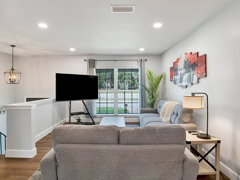 308 N University Blvd — Photo 5