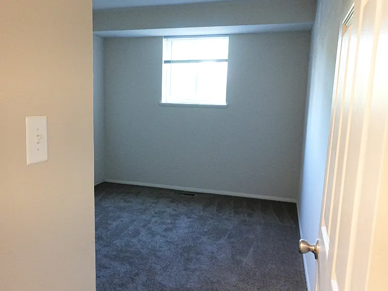 Edmondson Park Apartments — Photo 17