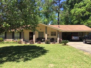 923 Oxford Dr, Laurel, MS 39440