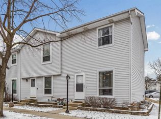 231 Raintree Ct, Aurora, IL 60504