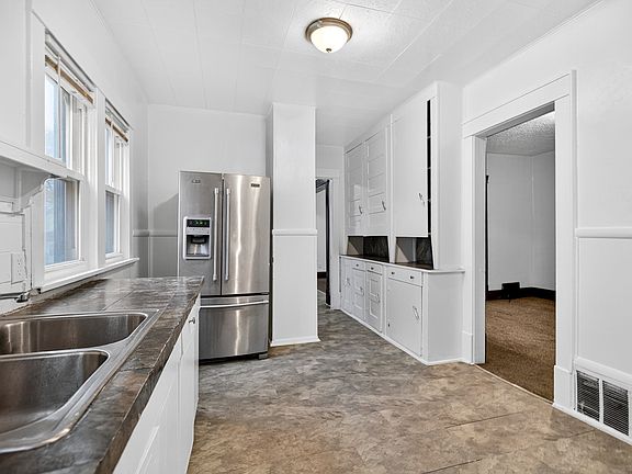 5th image of 2128 6th St SW
