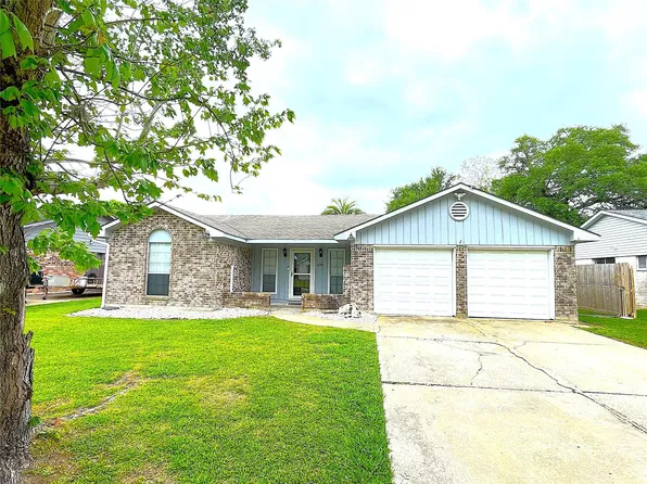 128 Houston St, Angleton, TX 77515
