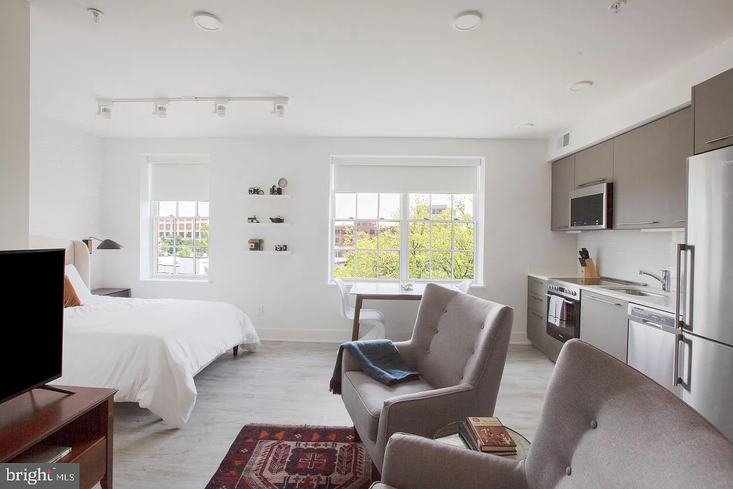 Studio, 1.0 bath, 360 sqft, $1,875 — Photo 2