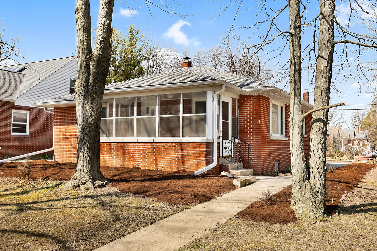 1202 W Green St photo 1