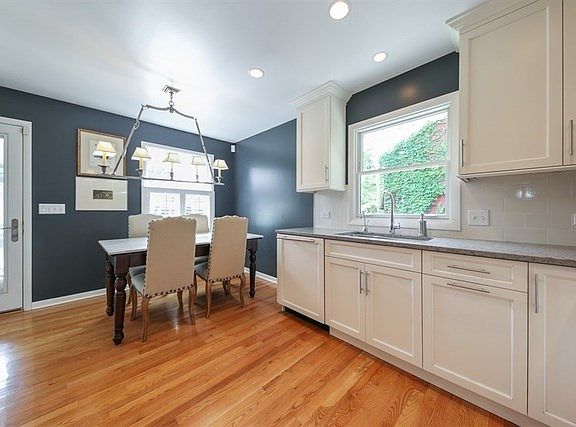 WELL DESIGNED KITCHEN