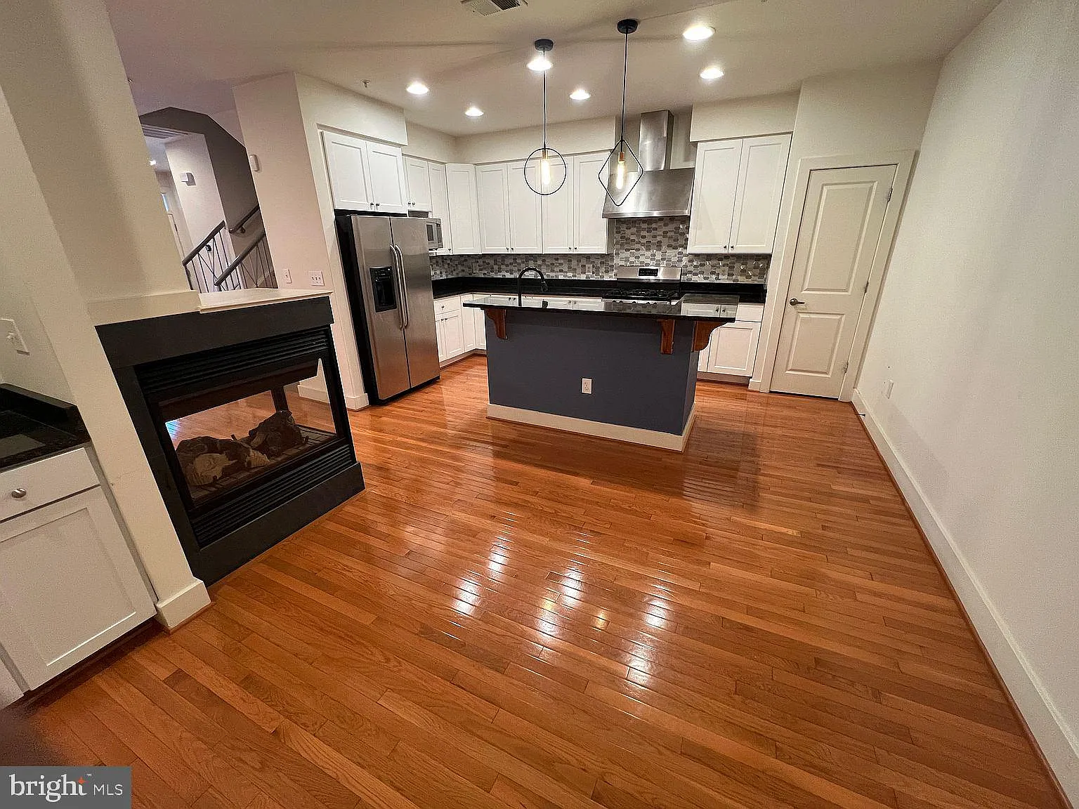 3 bed, 4.5 bath, 3182 sqft, $3,800 — Photo 4