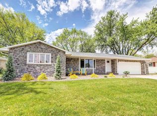 2076 S Oneida St, Green Bay, WI 54304