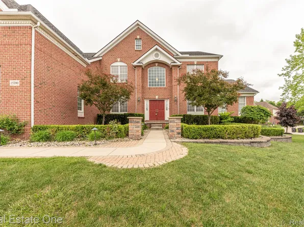 15390 Prestwick Cir N, Northville, MI 48168