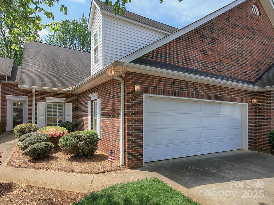1st image of 1520 Royalty Cir