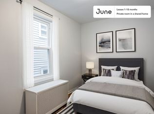 2852 N Lawndale Ave #1-B, Chicago, IL 60618